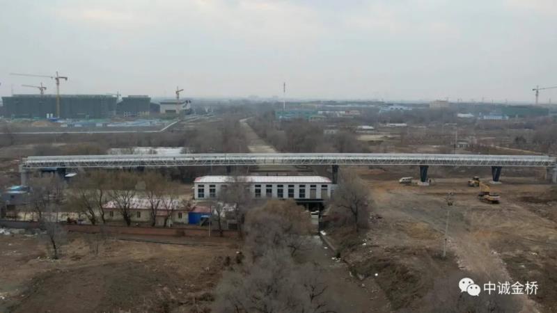 長(zhǎng)虹臥波展銀龍、雄跨沈撫金濱街——中誠(chéng)金橋承建國(guó)內(nèi)最長(zhǎng)鋁合金人行天橋